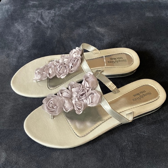 Simply Vera Wang 7-8 Flip Flop Sandal Flats - Picture 1 of 5